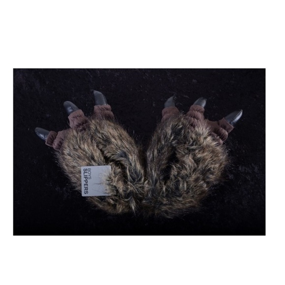 GMC KIDS GRIZZLY BEAR FEET SLIPPERS - PAWS SMALL 13/1 (NEW WITH TAGS) - Picture 1 of 3